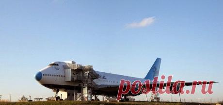 Шок: Самолет Боинг 747 переделали в отель Jumbo Hostel!