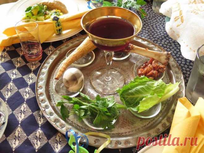 Отмечаем Песах: запасаемся мацой и готовим мясо - Еврейская община Латвии От чего маца бывает вкусной, что принято есть на Песах, как готовить кисло-сладкое мясо по-еврейски – рассказывают раввин Калев Крелин и хозяйка кошерного мясного кафе «7:40» Татьяна Бекермейстер.