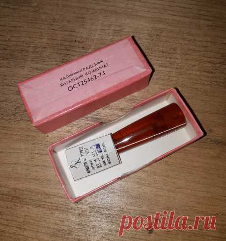 Мундштук для сигарет из янтаря мужской. СССР. 1974 год. Калининградский Янтарный Завод. Оригинальная упаковка. Вставка : позолота. Новый. Длина : 76 мм. Диаметр внешний/внутренний/ плоская часть : 16 / 11 / 7 мм. 

Цена : 4500 руб. 

Купить сейчас : 
#Мундштукдлясигаретизянтаря #мундштукмужской #СССР #1974год #КалининградскийЯнтарныйЗавод
