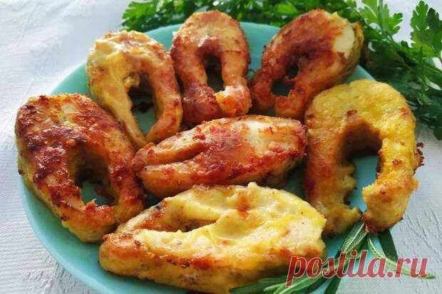 Щука, жаренная в чесночно-сметанном кляре - БУДЕТ ВКУСНО! - медиаплатформа МирТесен Рыбку можно просто пожарить, а можно добавить ей пикантности с помощью сметанно-чесночного маринада и оригинальной рыжей куркумы. Это быстрое и простое блюдо, а если вам почистил рыбку тот, кто ее поймал, то вообще молниеносное, 20 минут и ужин готов. Попробуйте приготовить щуку по этому рецепту,