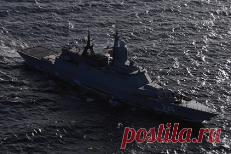 Раскрыто число кораблей ВМФ России в Мировом океане. В различных районах Мирового океана сейчас находятся экипажи более 70 кораблей Военно-морского флота (ВМФ) России. Согласно поздравительной телеграмме главкома ВМФ адмирала Николая Евменова, 2021 год стал для российского флота этапом стабильного развития. Силы ВМФ активно принимали участие в плановых мероприятиях.