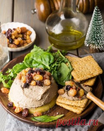 ​Куриный паштет Ингредиенты:Куриная печень &mdash; 1 кгРепчатый лук &mdash; 1 средняя луковицаСоль, черный перец &mdash; по вкусуМускатный орех &mdash; ½ ч. л.Растительное масло &mdash; для жаркиСливочное масло &mdash; 150 гСливки 20 % и выше &mdash; 200-250 млРозовый портвейн &mdash; 150 мл + 50 мл для...