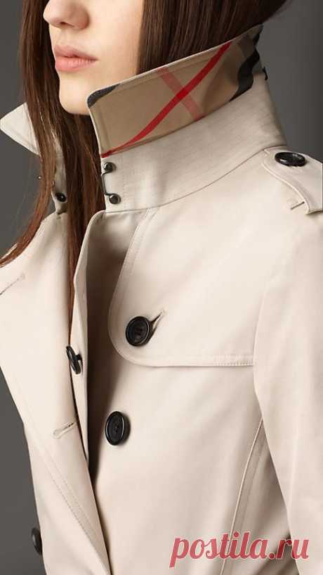 Referencing the original Burberry trench coat, heritage features include epaulettes, gun flap and rain shield.