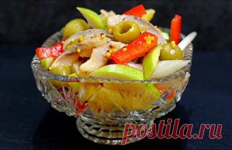 Салат с селедкой, картофелем и яблоком