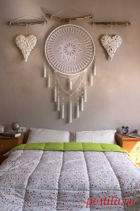 Bellos atrapasueños decorativos colgando de ramas secas para pared #decoration #wall #dreamcatcher