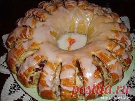 Яблочный пирог из слоёного теста.