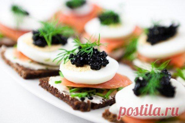 Замечательные идеи закусок на новогодний стол 

Лучшие холодные закуски!




Приготовьте на праздничный стол эти замечательные закуски на Новый год: ТОП-8 рецептов

Канапе с бужениной и огурцами

Ингредиенты:
Белый тостовый хлеб — 10 ломтиковКусо…