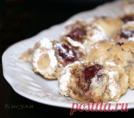 Песочное печенье с ромовой вишней