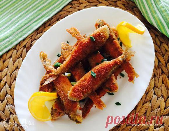 Барабулька с пармезаном -
барабулька-500 г
пармезан-2 ст. л.
сухари панировочные-½ стакана
кукурузная мука-3 ст. л.
соль-по вкусу
перец белый молотый-по вкусу
растительное масло для жарки-по вкусу
яйца куриные крупные-1 шт.