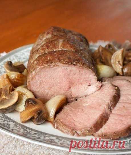 Ростбиф с запеченным луком и шампиньонами / Удивительная еда!