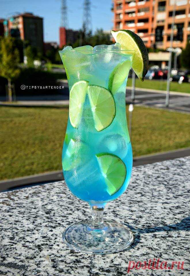 Blue Peach on the Beach Cocktail - TipsyBartender.com