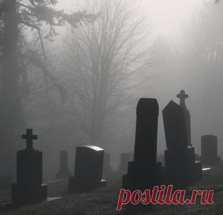 Эту статью о привороте пишу для тех, кто попал в ситуацию безответной любви, и хочет что-то поменять. Но не стремиться забыть и избавиться от своих чувств, а пытается поменять ситуацию иначе, то есть вызвать любовное чувство у своего избранника (или избранницы). Кладбищенский приворот на безымянной могиле для этого подходит очень хорошо, но помните, что он вызывает просто чувство любви и за вас никак не сможет развить отношения, эти усилия вам придется прилагать самостоятельно.