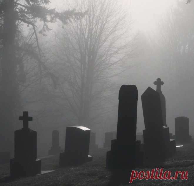 Эту статью о привороте пишу для тех, кто попал в ситуацию безответной любви, и хочет что-то поменять. Но не стремиться забыть и избавиться от своих чувств, а пытается поменять ситуацию иначе, то есть вызвать любовное чувство у своего избранника (или избранницы). Кладбищенский приворот на безымянной могиле для этого подходит очень хорошо, но помните, что он вызывает просто чувство любви и за вас никак не сможет развить отношения, эти усилия вам придется прилагать самостоятельно.