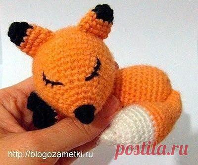 Спящая лисичка