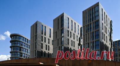 Жилищный ажиотаж: почему в России подскочил спрос на квартиры в новостройках. В октябре продажи квартир в российских новостройках подскочили почти в полтора раза. Наблюдаемый ажиотаж эксперты объясняют предстоящим изменением условий семейной ипотеки. С февраля 2026 года супруги больше не смогут брать два льготных кредита отдельно друг от друга и будут обязаны выступать созаёмщиками по одному договору. Предполагается, что нововведение позволит предотвратить злоупотребления и сделает…