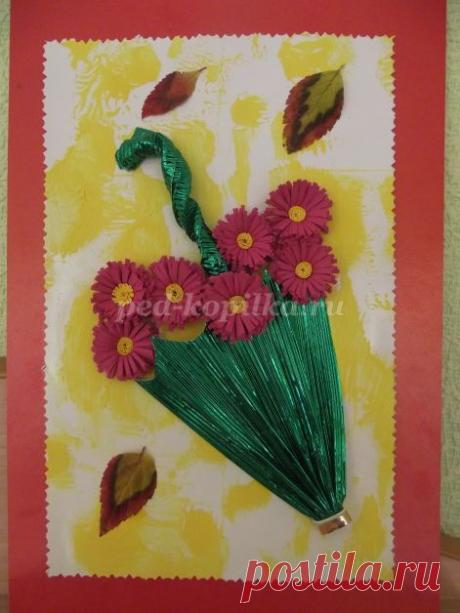 ​Открытка для мамы руками детей: мастер-класс Открытка для мамы руками детей: мастер-классАвторы:&nbsp;Рощупкина Влада, Полтавцева Валентина Николаевна.Оборудование:&nbsp;цветной картон для основы композиции подходящего цвета; фотобумага один лист; гуашевая краска жёлтого цвета; кусок стекла; две полоски металлизированного картона...