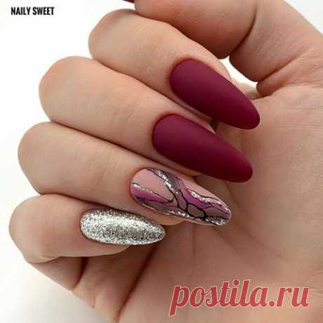 Матовые ногти в бордовом цвете