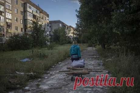 Назван объем дотаций из бюджета для новых регионов России. В 2023 году четыре региона, включенные в состав Российской Федерации семь месяцев назад, получат из федерального бюджета 410,7 миллиарда рублей дотаций, что составит 89 процентов доходов их консолидированных бюджетов, следует из данных, опубликованных в системе «Электронный бюджет».