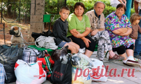 Вынужденный переселенец. Кто это? Здравствуйте, уважаемые граждане России.Я тут недавно попыталась рассказать вам о беженцах https://www. youtube.com/watch?v=CsP4K2tIv3Y&feature=youtu.be. К сожалению, в ролике не хватило места, чтобы рассказать подробно. Поэтому я хочу сегодня поделиться своими размышлениями на эту тему и рассказать, кто такие вынужденные переселенцы.