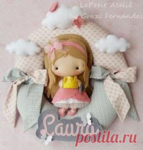 produto confeccionado em tecido e feltro podendo ser alterado as cores do cabelo, pele e base de laços.