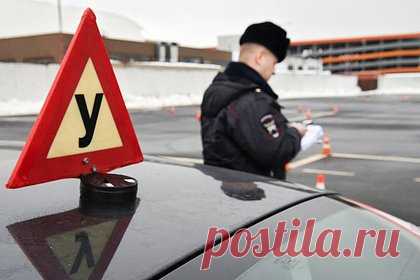 В России изменят правила проведения экзаменов на водительские права. В России изменят правила сдачи экзаменов на право управления транспортными средствами и выдачи водительских прав. Новые правила вступят в силу 1 апреля 2024 года. Так, согласно регламенту, с пяти до семи увеличится максимально допустимая сумма штрафных баллов, позволяющая сдать экзамен.