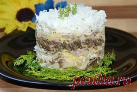 Салат с курицей и грибами: классический простой рецепт с фото
