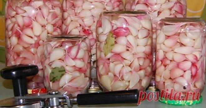 Как приготовить маринованный чеснок: простая и пикантная закуска! Даже вкуснее, чем свежий!