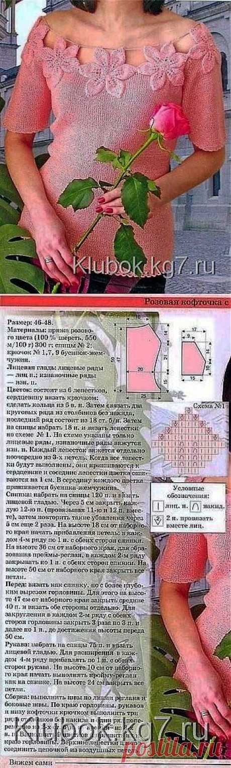 Розовая кофта с цветами