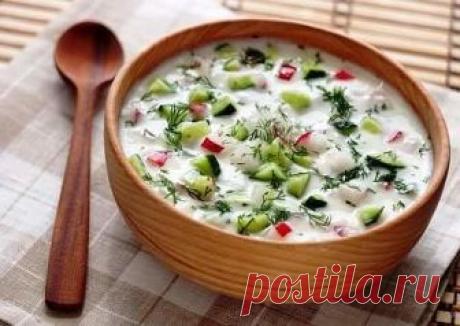 5 ВКУСНЕЙШИХ РЕЦЕПТОВ ОКРОШКИ 

РЕЦЕПТ № 1
(Окрошка на простокваше)

Понадобится: на литр домашней простокваши - 3 яйца, 3 огурца, по 1 - 2 пучка укропа, петрушки, кинзы, зеленого лука, 1 долька чеснока, соль, перец.

Приготовление: огурец и яйца мелко порезать, зелень мелко порубить, все ингредиенты добавить в простоквашу. Посолить, поперчить, для остроты добавить мелко-мелко порубленный чеснок.

РЕЦЕПТ № 2
(Окрошка овощная)

Понадобится: на полтора литра домашнего кваса ...