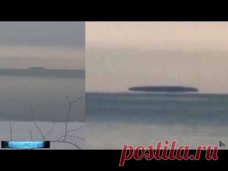 Видео, загруженное на сервис YouTube и стремительно набирающее популярность, демонстрирует озеро под названием Эри, простирающееся по канадской провинции Онтарио, а также американским штатам Огайо, Мичиган, Нью-Йорк и Пенсильвания. Как видно в ролике, блюдцеобразный объект гигантских размеров завис прямо над водным горизонтом. При этом под загадочным НЛО можно даже увидеть его отражение. |  Невероятная, но попавшая на видео картина: В США гигантский НЛО завис прямо над озе...