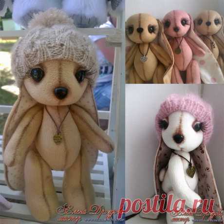 Зайка плюшевый - Зайчик сшит вручную из плюша, ткань компаньон Оксфорд.Наполнитель холлофайбер.
Все конечности подвижны. Шапочка снимается. Связана из мохеровой пряжи.
Тонировка - художественная пастель.
Работа представлена для примера
https://vk.com/id519894738?w=product-174857415_2778119