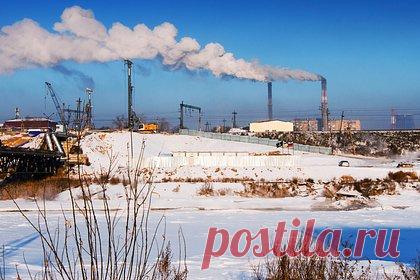 Жители российского города оказались заперты в домах из-за грязного воздуха. Жители Улан-Удэ в Бурятии третий день не могут выйти из дома из-за сильного загрязнения воздуха. В российском городе действует режим НМУ. Он будет действовать на территории Улан-Удэ до пятницы, 2 февраля. Сейчас на улицах города отсутствует ветер, из-за чего вредные примеси не рассеиваются.