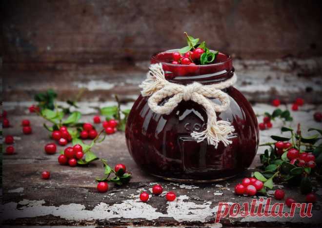 Брусника, перетёртая с сахаром.