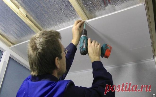 Как крепить ПВХ-панели к потолку