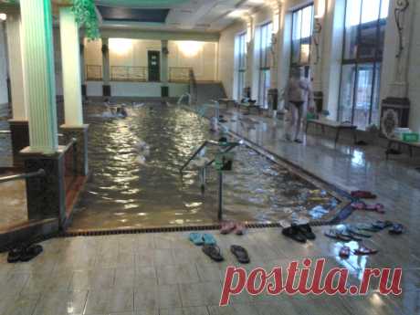 Крытый бассейн