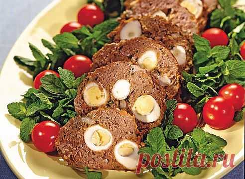 Праздничный рулет с перепелиными яйцами
