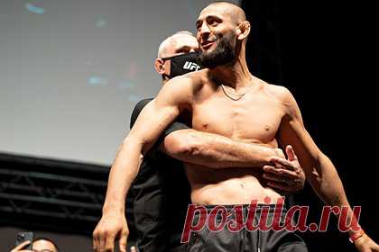 Чимаев бросил вызов непобежденному бойцу UFC. Шведский боец смешанного стиля (MMA) чеченского происхождения Хамзат Чимаев бросил вызов американцу Шону Брэйди. «Я хочу драться с этим парнем. Давай подеремся, братан», — написал спортсмен. На видео, под которым он оставил комментарий, были представлены лучшие моменты победного боя Брэйди с Майклом Кьезой.