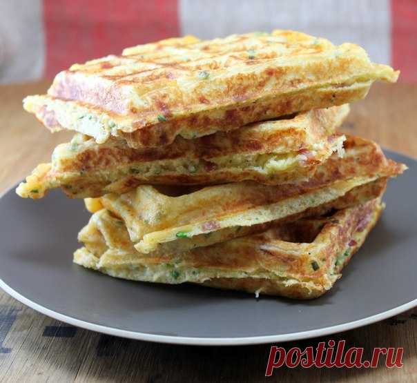 Луковые вафли с сыром и беконом