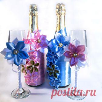 Мастер класс украшение бутылок лентами своими руками В этом уроке мы покажем вам, как можно сделать разную свадебную атрибутику из лент. Мы с вами украсим бутылку шампанского, бокалы, сделаем бутоньерку и корзину