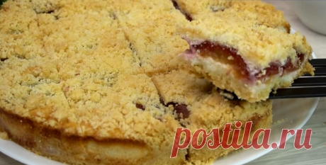 Рецепт на "все" Лето: готовлю с сезонными фруктами и ягодами, сегодня в начинку добавила сливы, можно клубнику. Бесподобный насыпной пирог. | Готовим с Калниной Натальей | Дзен