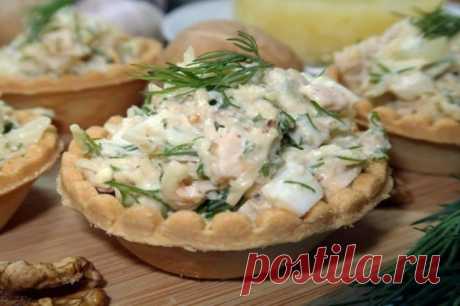 Тарталетки с курицей, огурцом и яйцами — Домашняя кулинария