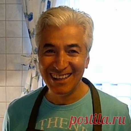 Ahmet ist gelernter Beikoch und kocht leidenschaftlich gerne :) Wir, Ahmet und Murat, versuchen die Rezepte so leicht wie möglich für euch darzustellen damit ihr sie zu Hause nachkochen könnt.  Neues Video jeden Freitag!  Für unsere gehörlosen und nicht deutsch-sprachigen Abonnenten haben wir auch Untertitel! :)  Die genauen Rezepte könnt ihr euch aus dem Transkript kopieren!  Ahmet is an assistant chef and is known for cooking with passion. Our, Ahmets and Murats, videos ...