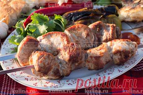Сувлаки Сувлаки - блюдо греческой кухни, представляет собой небольшие кусочки мяса, обжаренные на шпажках. Я предлагаю сегодня приготовить сувлаки на шампурах. Поверьте, это очень вкусно. Нежнее и вкуснее шаш…