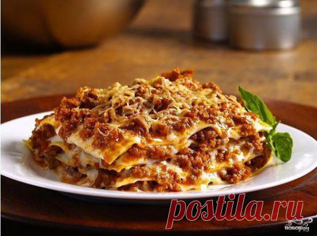 Лазанья 
https://povar.ru/recipes/lazanya-438.html 

Лазанья - пошаговый кулинарный рецепт на Повар.ру 
Традиционное блюдо итальянской кухни, очень популярно в городке Болонья, приготовленное из нескольких слоев теста вперемешку со слоями начинки, приправленных соусом бешамель.