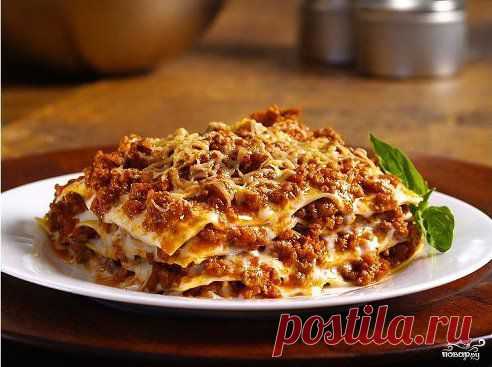 Лазанья 
http://povar.ru/recipes/lazanya-438.html 

Лазанья - пошаговый кулинарный рецепт на Повар.ру 
Традиционное блюдо итальянской кухни, очень популярно в городке Болонья, приготовленное из нескольких слоев теста вперемешку со слоями начинки, приправленных соусом бешамель.