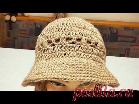 Cappello estivo in juta all'uncinetto