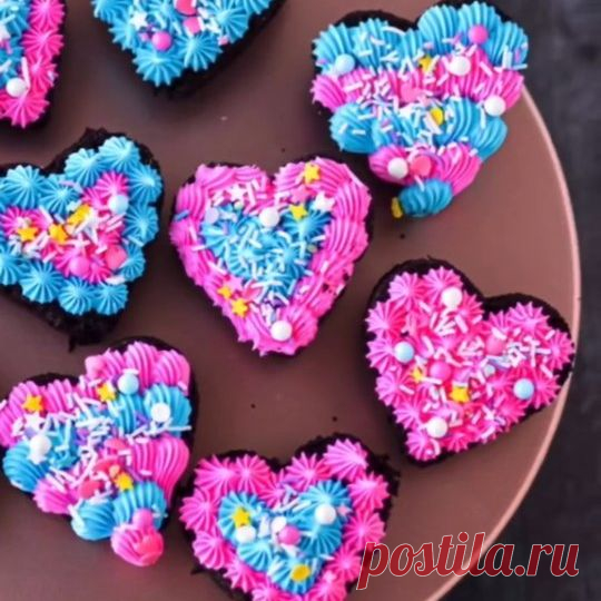 Капкейки с кремовым декором❤

by @krismariebakes