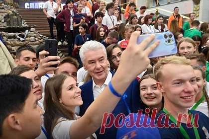 Сергей Собянин встретился со школьниками. Сергей Собянин встретился со участниками проекта «Поезд памяти» в столичном музее Победы на Поклонной горе. Проект «Поезд памяти» реализуется под эгидой Союзного государства. Его задача — познакомить старшеклассников с историей и местами боевой славы времен Великой Отечественной войны.