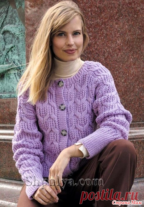 Уютный жакет с высокими манжетами. Спицы. Уютный жакет на пуговицах с высокими манжетами связан спицами крупным рельефным узором в виде «Кос» из мериносовой шерсти. Размеры: 36/38 (40/42) 44/46.