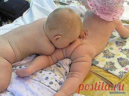 Ты целуй меня
везде, я без
памперсов уже...:D